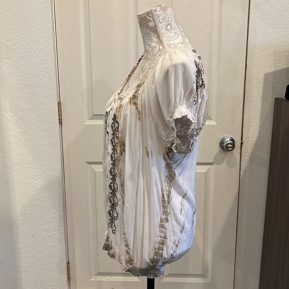 Fever short sleeve button up shirt, Embroidered green design, white,light brown. - Picture 2 of 6